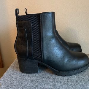 Mia Black Colten Chelsea Boot Size 8.5